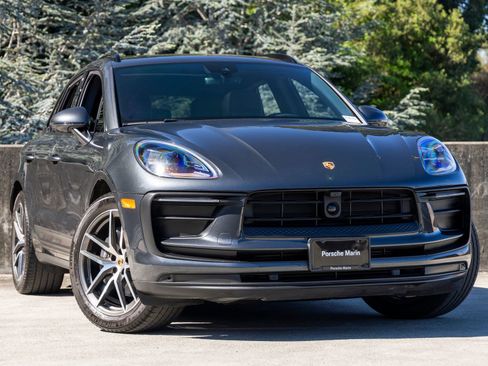 Certified 2024 Porsche Macan image 4