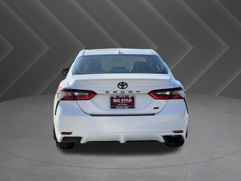 Used 2024 Toyota Camry SE image 3