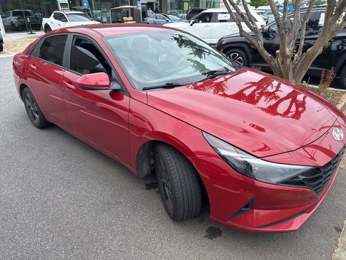 Used 2023 Hyundai Elantra SEL FWD image 2