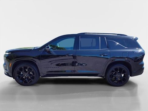 Used 2025 Chevrolet Traverse RS w/ LPO, Floor Liner Package AWD/4WD image 2