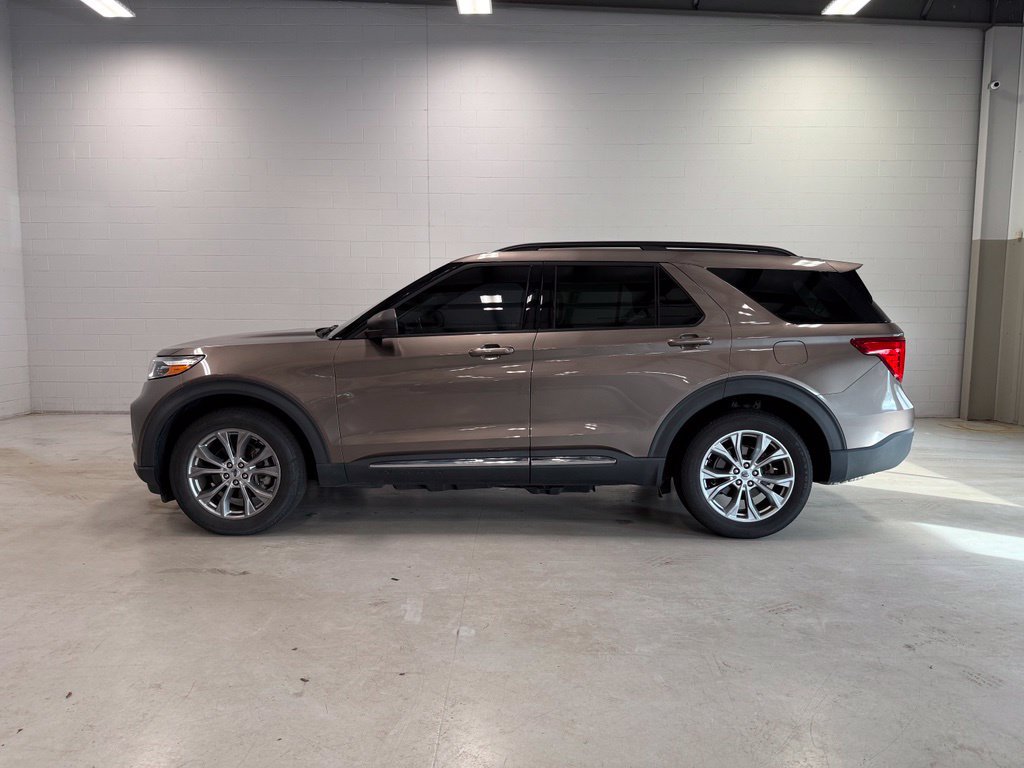 Certified 2021 Ford Explorer XLT w/ Equipment Group 202A AWD/4WD image 4