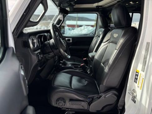 Used 2021 Jeep Gladiator Overland image 15