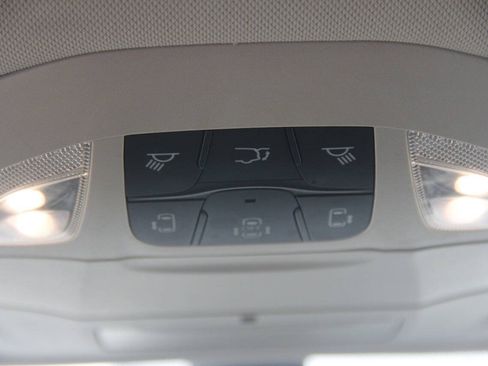 Used 2024 Chrysler Pacifica Touring-L FWD image 27