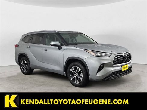 Used 2025 Toyota Highlander XLE image 7