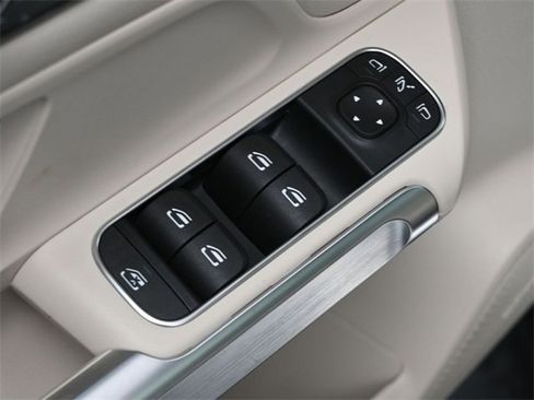 New 2025 Mercedes-Benz GLB 250 image 13