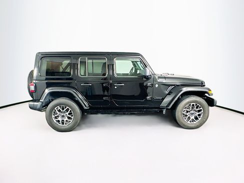 Used 2025 Jeep Wrangler Unlimited Sahara AWD/4WD image 10