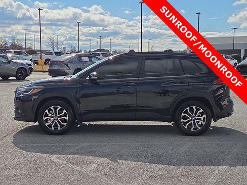 Used 2024 Toyota Corolla Cross SE image 3