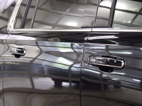 Used 2024 GMC Yukon XL Denali AWD/4WD image 19