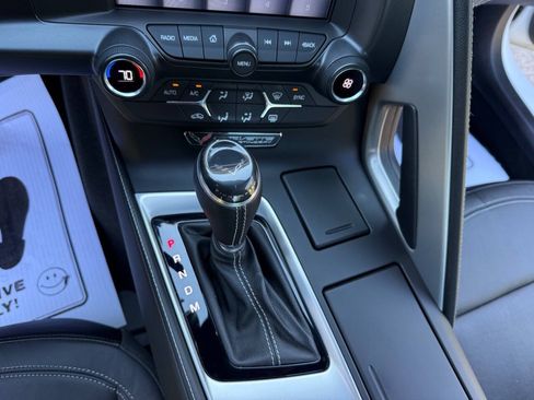 Used 2019 Chevrolet Corvette Stingray Coupe w/ 1LT RWD image 32