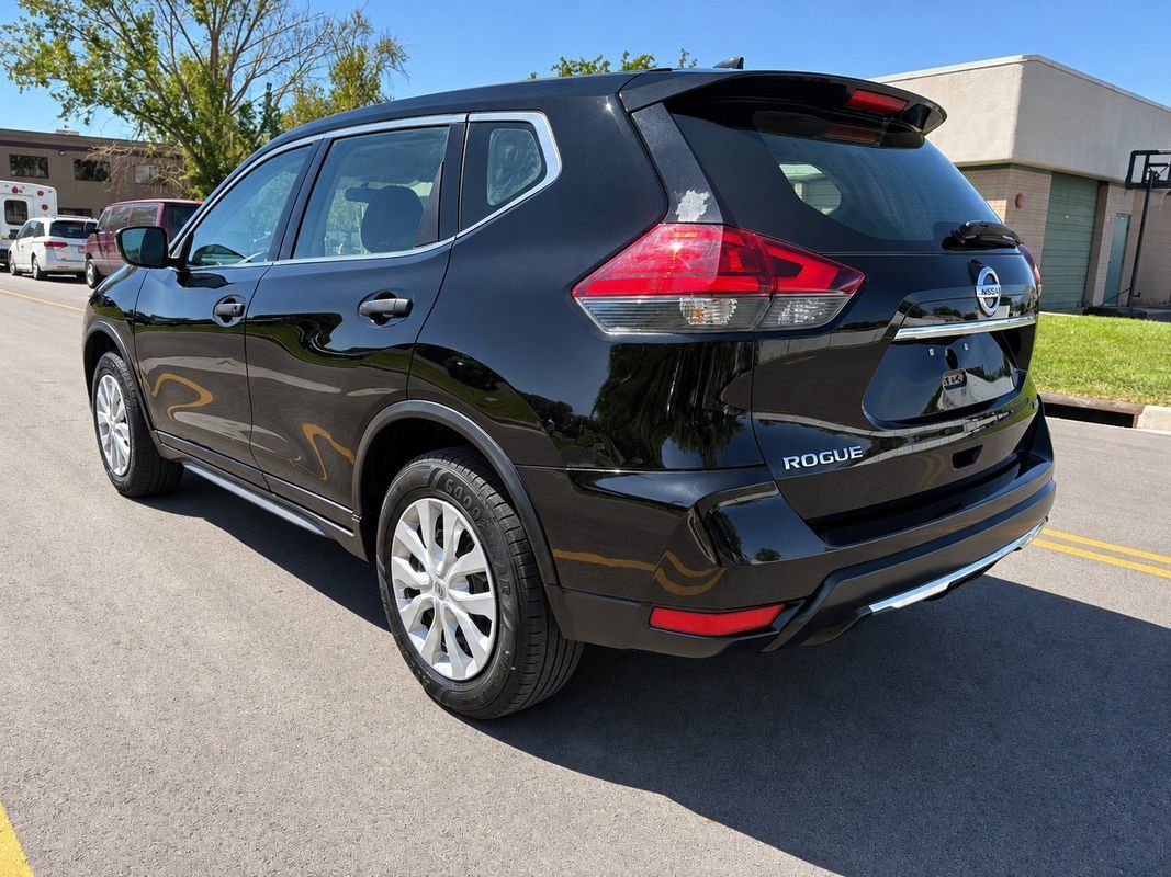 Used 2017 Nissan Rogue S AWD/4WD image 3