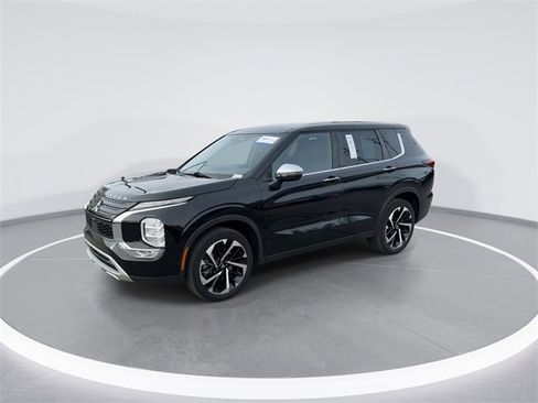 Used 2023 Mitsubishi Outlander SE image 3