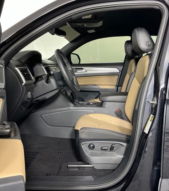 Used 2022 Volkswagen Atlas Cross Sport SE FWD image 13