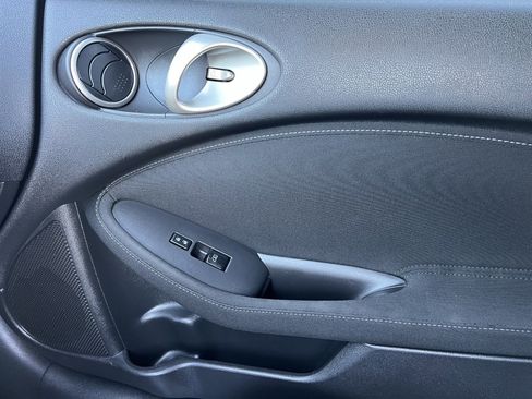 Used 2015 Nissan 370Z Coupe image 19
