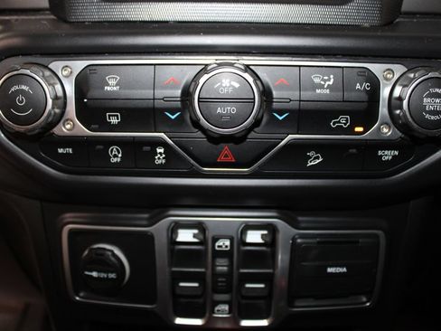 Used 2018 Jeep Wrangler Unlimited Sport S AWD/4WD image 27