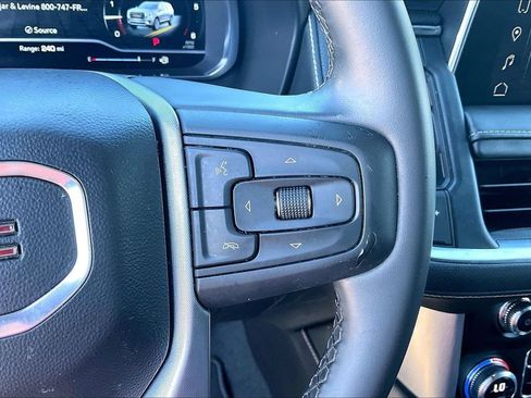 Used 2023 GMC Yukon SLT RWD image 12
