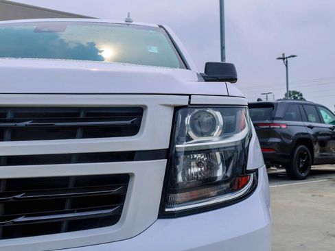 Used 2018 Chevrolet Suburban LT RWD image 4