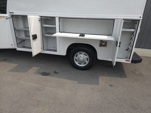 Used 2019 Ford E-350 and Econoline 350 Super Duty w/ Power Windows & Locks Group RWD image 4