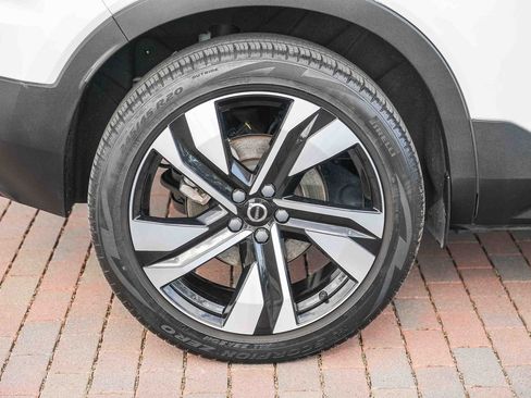 Used 2023 Volvo XC40 B5 Plus AWD/4WD image 12