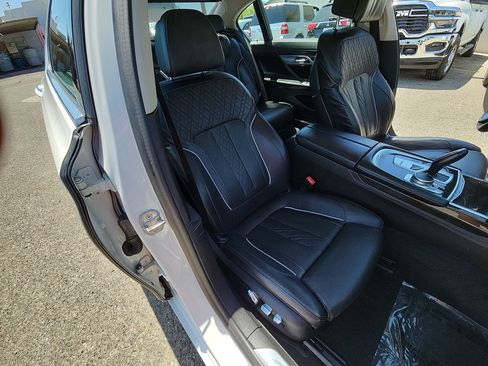 Used 2022 BMW 740i w/ Premium Package RWD image 26