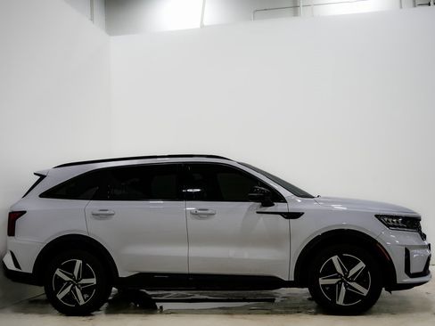 Used 2023 Kia Sorento S w/ Panoramic Sunroof Package image 5