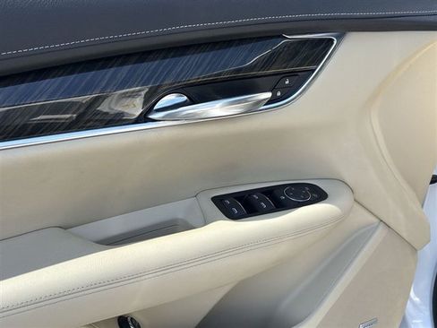Used 2019 Cadillac XT5 FWD image 22