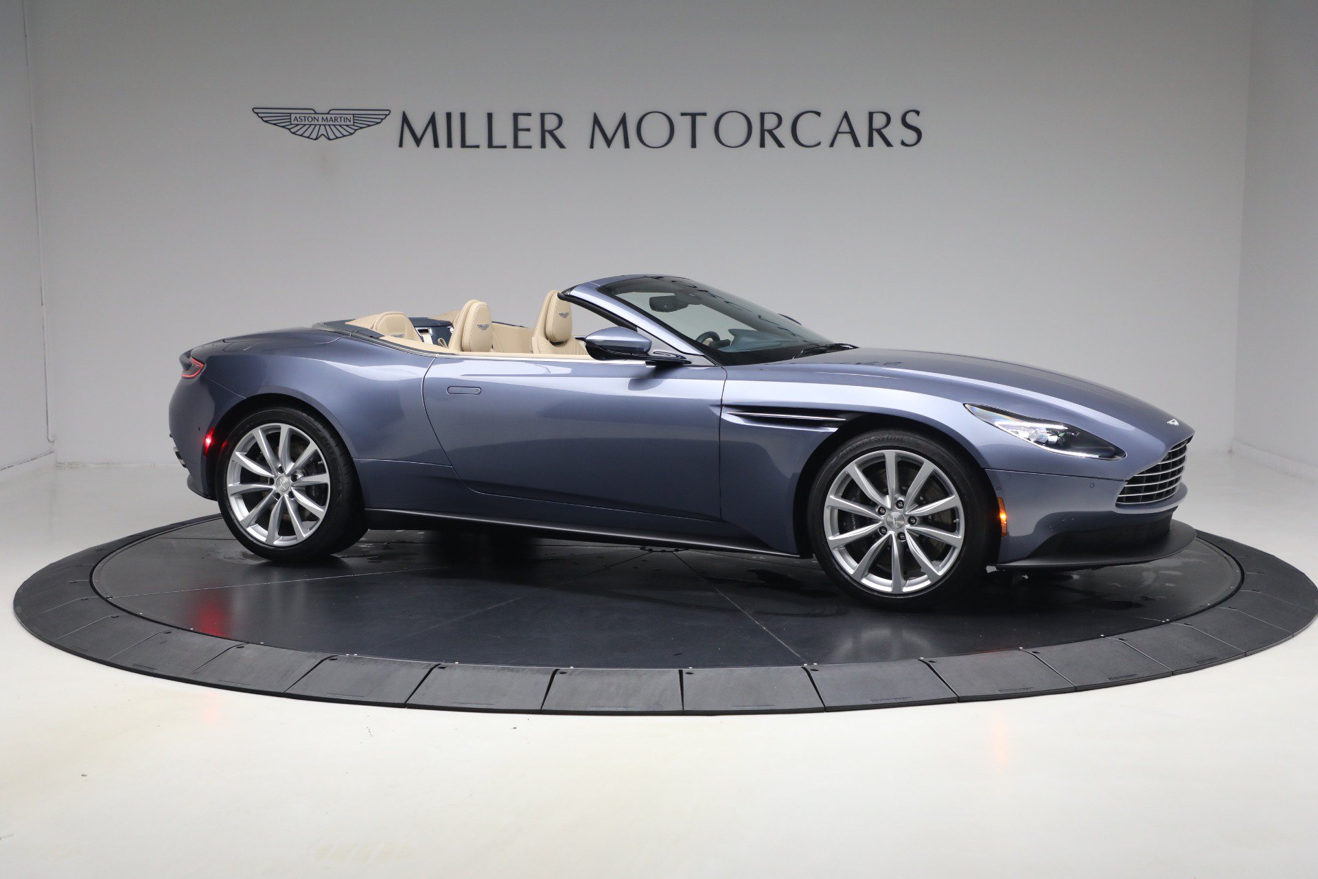 Used 2022 Aston Martin DB11 Volante RWD image 10