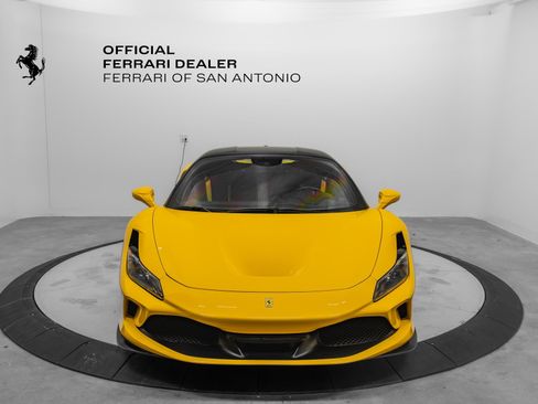 Used 2021 Ferrari F8 Tributo image 8