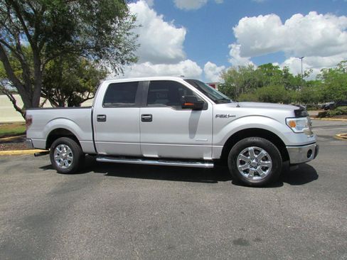 Used 2014 Ford F150 XLT w/ XLT Chrome Package image 8