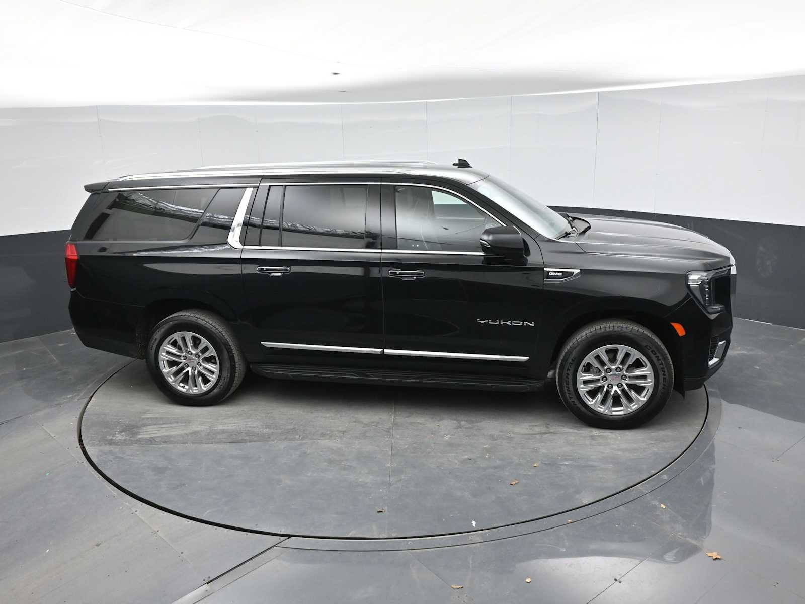 Used 2024 GMC Yukon XL SLT w/ SLT Luxury Package AWD/4WD image 35