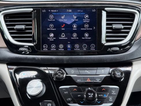 Used 2019 Chrysler Pacifica Touring-L FWD image 32