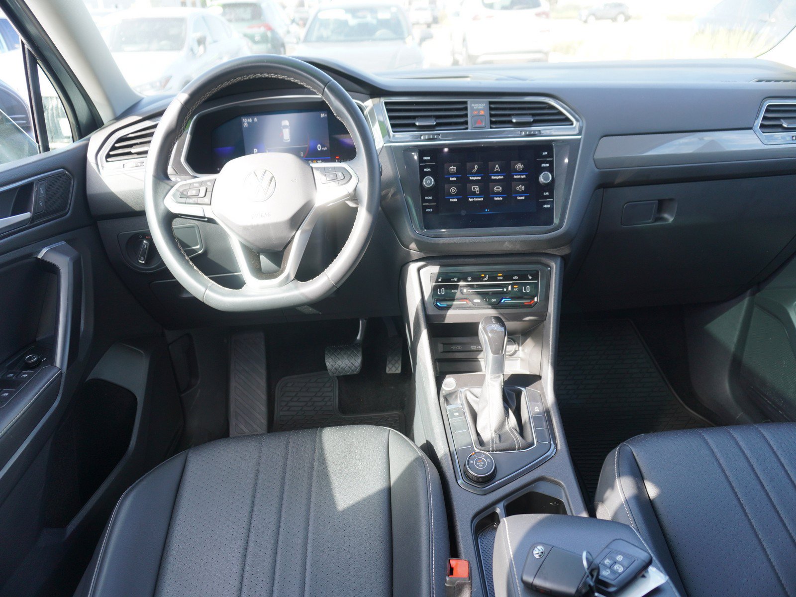Used 2023 Volkswagen Tiguan SE w/ Panoramic Sunroof Package AWD/4WD image 2