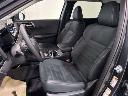 New 2025 Mitsubishi Outlander SE image 20