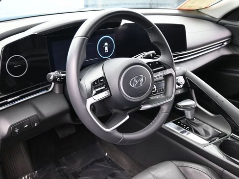 Used 2023 Hyundai Elantra Limited w/ Cargo Package image 10