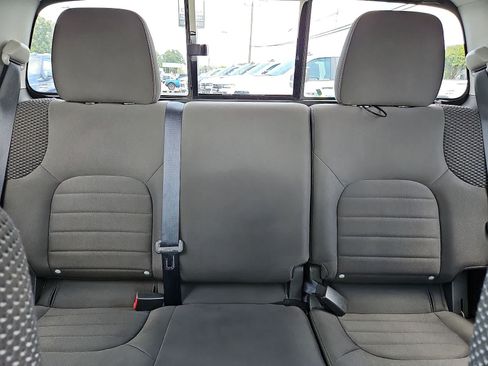 Used 2014 Nissan Frontier PRO-4X w/ Pro-4x Graphics Package AWD/4WD image 14