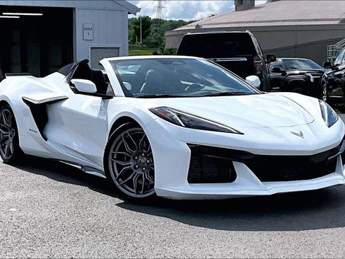 Used 2025 Chevrolet Corvette Z06 w/ Chrome Exterior Badge Package RWD image 33