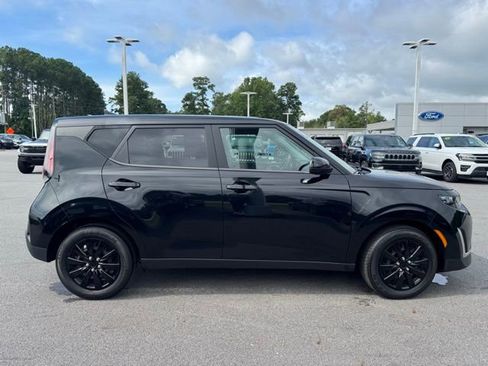 Used 2023 Kia Soul LX image 6