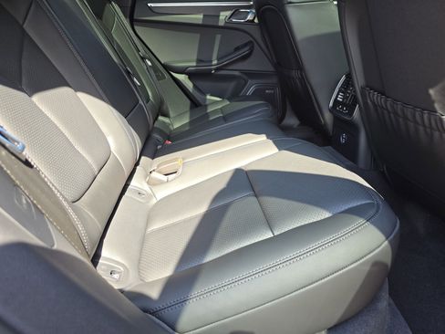 New 2025 Porsche Macan GTS image 21