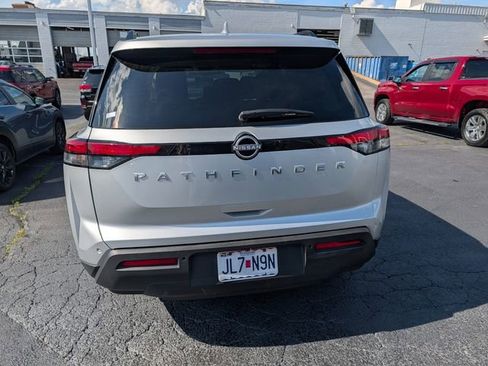 Used 2025 Nissan Pathfinder SV FWD image 47