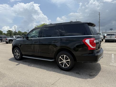 Used 2018 Ford Expedition XLT w/ Equipment Group 202A RWD image 3