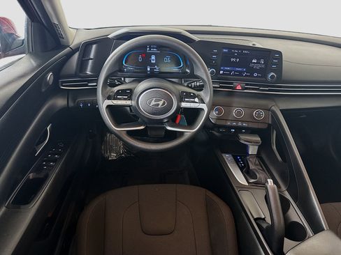 Used 2024 Hyundai Elantra SE image 17