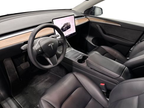 Certified 2023 Tesla Model Y Long Range AWD/4WD image 9