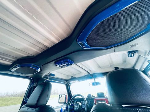 Used 2018 Jeep Wrangler Unlimited Sahara image 21