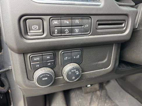 Used 2022 Chevrolet Tahoe Z71 w/ Luxury Package image 18