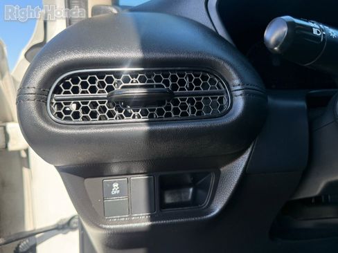 Used 2023 Honda HR-V LX image 15