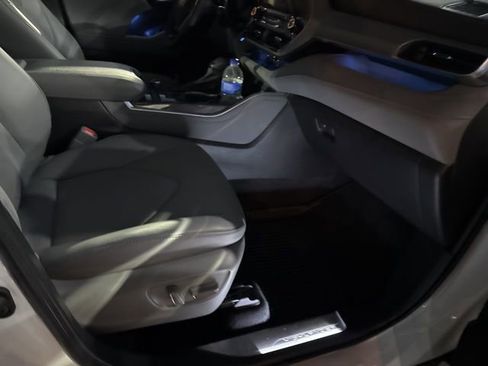 Used 2022 Toyota Highlander Platinum image 9