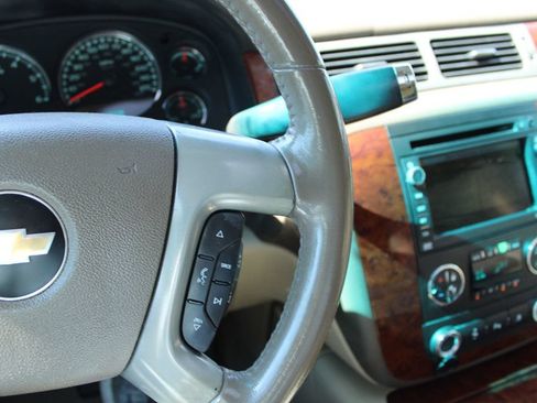 Used 2011 Chevrolet Suburban LTZ RWD image 44