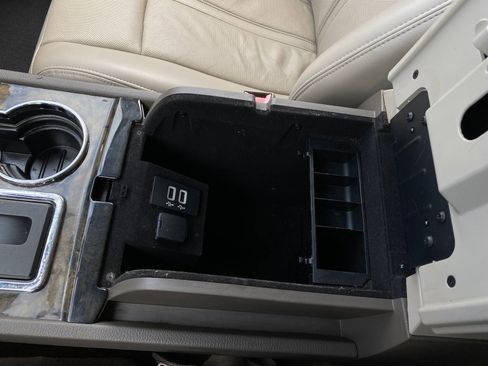 Used 2017 Lincoln Navigator L Select RWD image 20