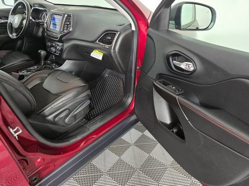 Used 2021 Jeep Cherokee Trailhawk w/ Technology Group image 41