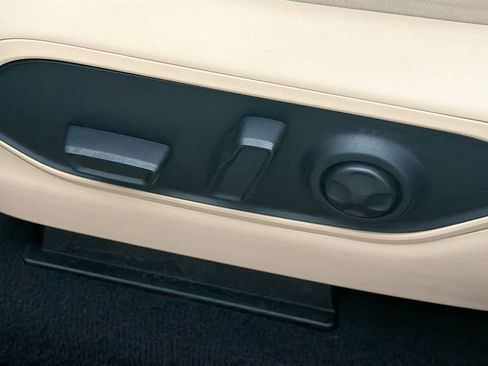 Used 2022 Jeep Grand Cherokee Limited image 24