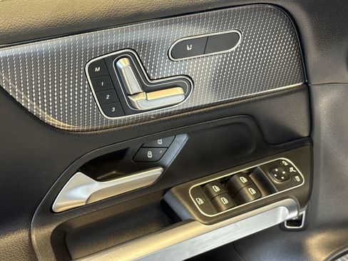 Used 2023 Mercedes-Benz GLB 250 4MATIC image 13